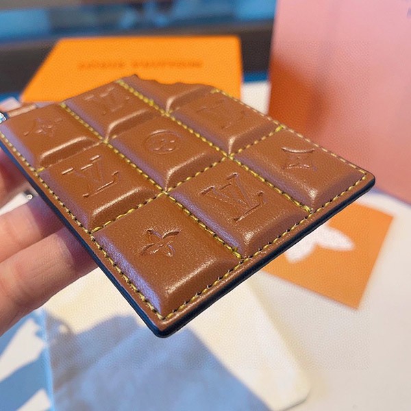 【思わず食べたくなるっ！】ルイヴィトン キーホルダー コピー チョコ m01478